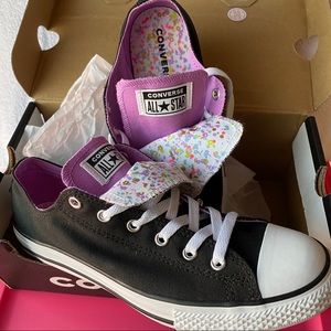 🆕 Black and purple  Converse